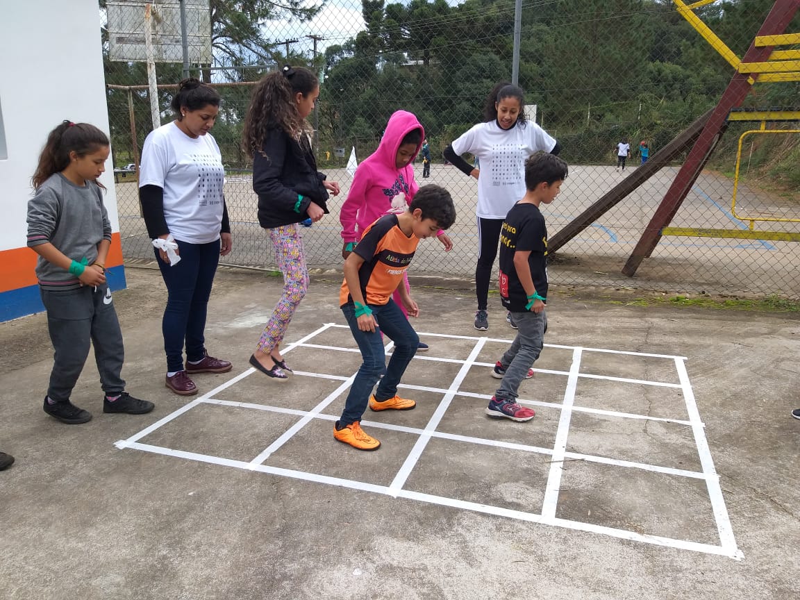 JOGOS E BRINCADEIRAS