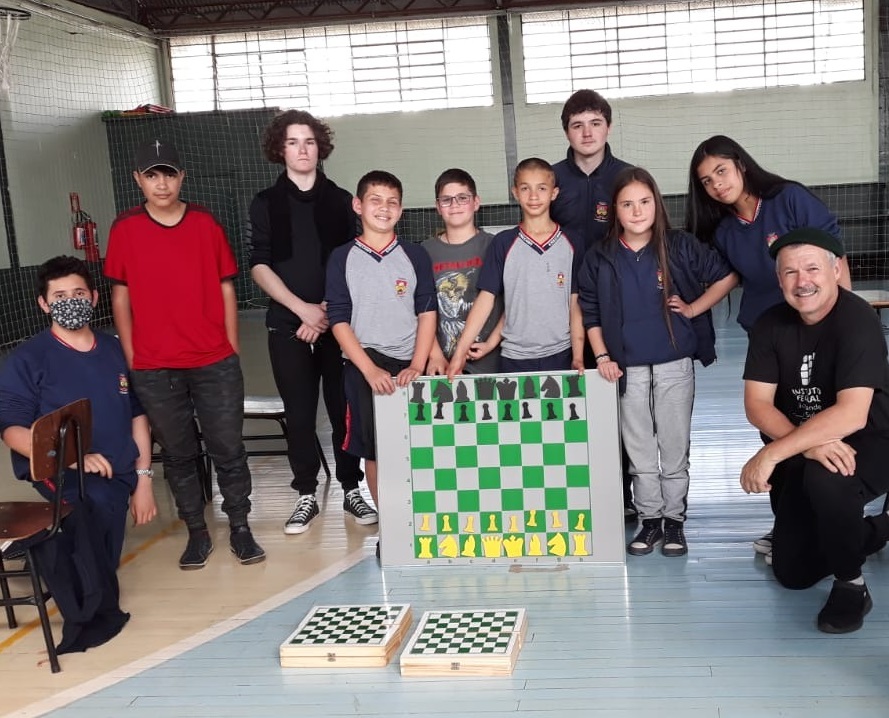 Apresentação do Jogo de Tabuleiro e do Game na Feira de Ciências da Escola