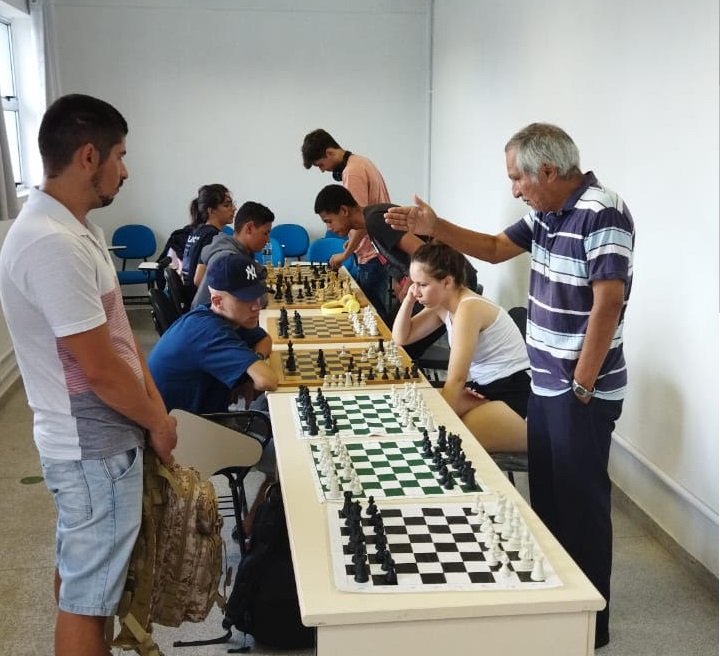 Revista Xadrez Bem Brasileiro - Torneios. - Chess Club 