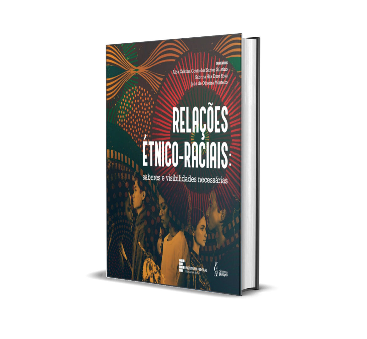 O presente livro nasce do desejo das organizadoras de materializar as muitas discussões sobre racismo e valorização étnico-racial feitas por pesquisadores e professores e, também, promovidas em encontros pela Assessoria de Relações Étnico-Raciais, pela Assessoria de Ações Afirmativas Inclusivas e Diversidade e pelos Núcleos de Ações Afirmativas do IFRS. Trazemos a contribuição de pesquisadores, especialistas na temática, parceiros externos de universidades e institutos federais e redes de ensino estaduais e municipais. Entendemos ser urgente que a educação, das e para as relações étnico-raciais, e as políticas públicas de ações afirmativas se tornem temas centrais nas reflexões cotidianas do espaço acadêmico e na sociedade como um todo.