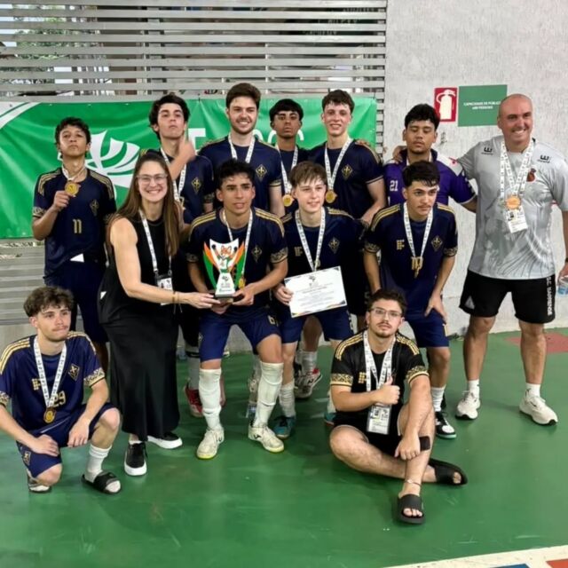 🥉🥉 Dois bronzes para o IFRS nos Jogos das Institui&ccedil;&otilde;es Federais 2026!

Entre 19 e 23 de outubro, em Goi&acirc;nia (GO), estudantes-atletas representaram a Regi&atilde;o Sul ao lado de cerca de 1,2 mil participantes de todo o Brasil. E voltaram com medalha no peito:

⚽ Futsal masculino: bronze, com Rafael Passaia (Campus Sert&atilde;o) eleito o melhor em quadra;

🏃 Salto em dist&acirc;ncia: bronze para Jo&atilde;o Pedro Cust&oacute;dio de Lima (Campus Restinga), com a marca de 6m40cm.

Ainda tivemos o 4&ordm; lugar no v&ocirc;lei feminino e o 4&ordm; lugar de Jo&atilde;o Pedro nos 100m rasos (11s12). 👏

Parab&eacute;ns aos 22 estudantes e aos professores que fizeram parte dessa delega&ccedil;&atilde;o!

📲 Leia a not&iacute;cia completa no site do IFRS (link na bio).